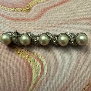 Silver tone Pearl and Crystal bar brooch